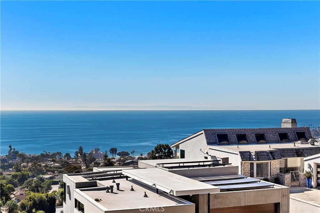1050 Skyline - Photo 0
