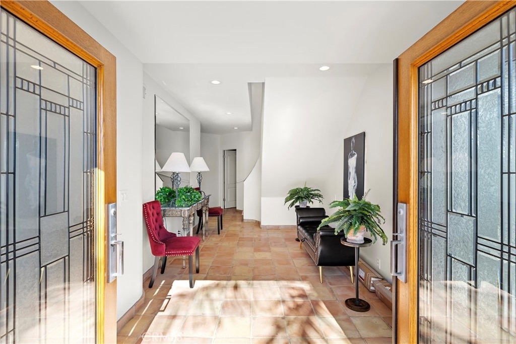 1050 Skyline - Photo 22