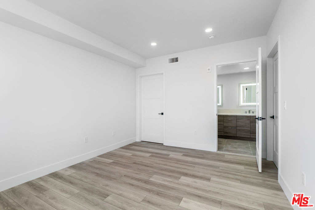 3632 S Keystone Avenue - Photo 28