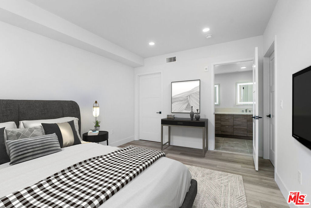 3632 S Keystone Avenue - Photo 3