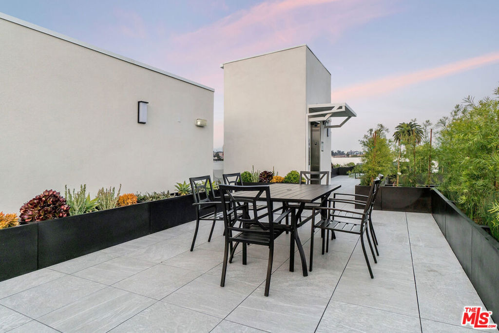 3632 S Keystone Avenue - Photo 10