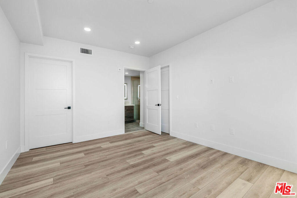 3632 S Keystone Avenue - Photo 29