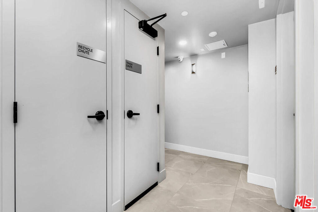 3632 S Keystone Avenue - Photo 6