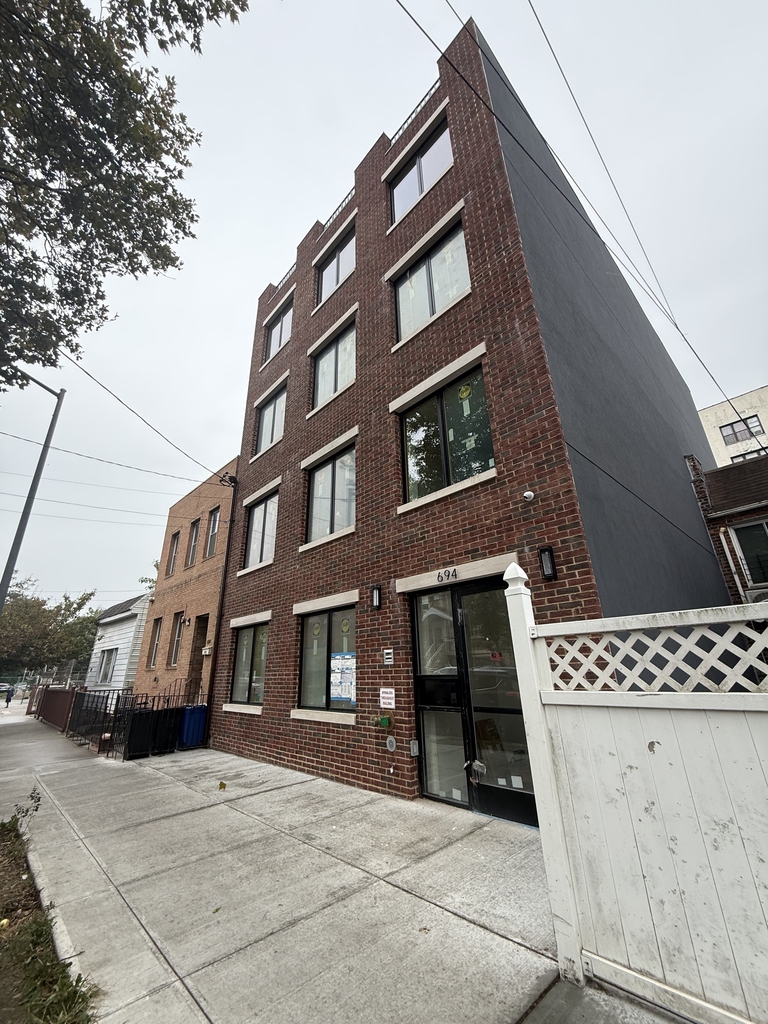 694 Rutland Road - Photo 9