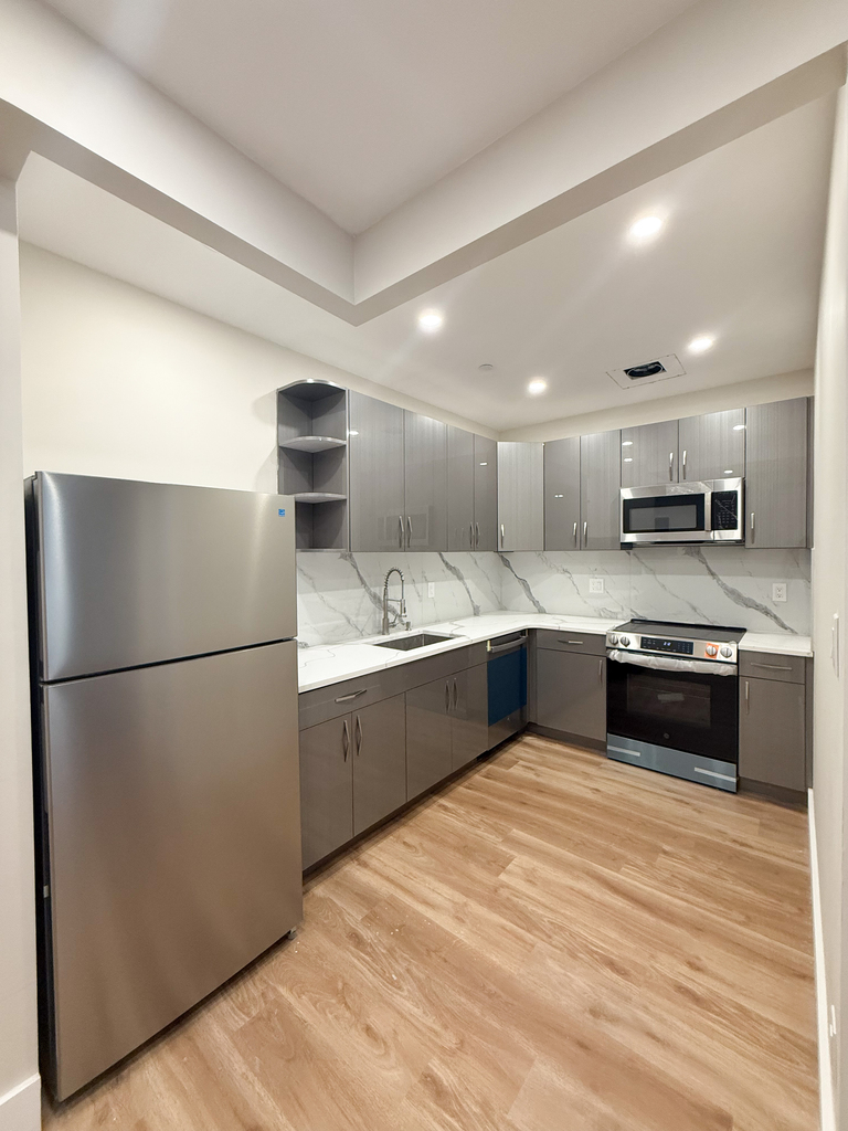 694 Rutland Road - Photo 2