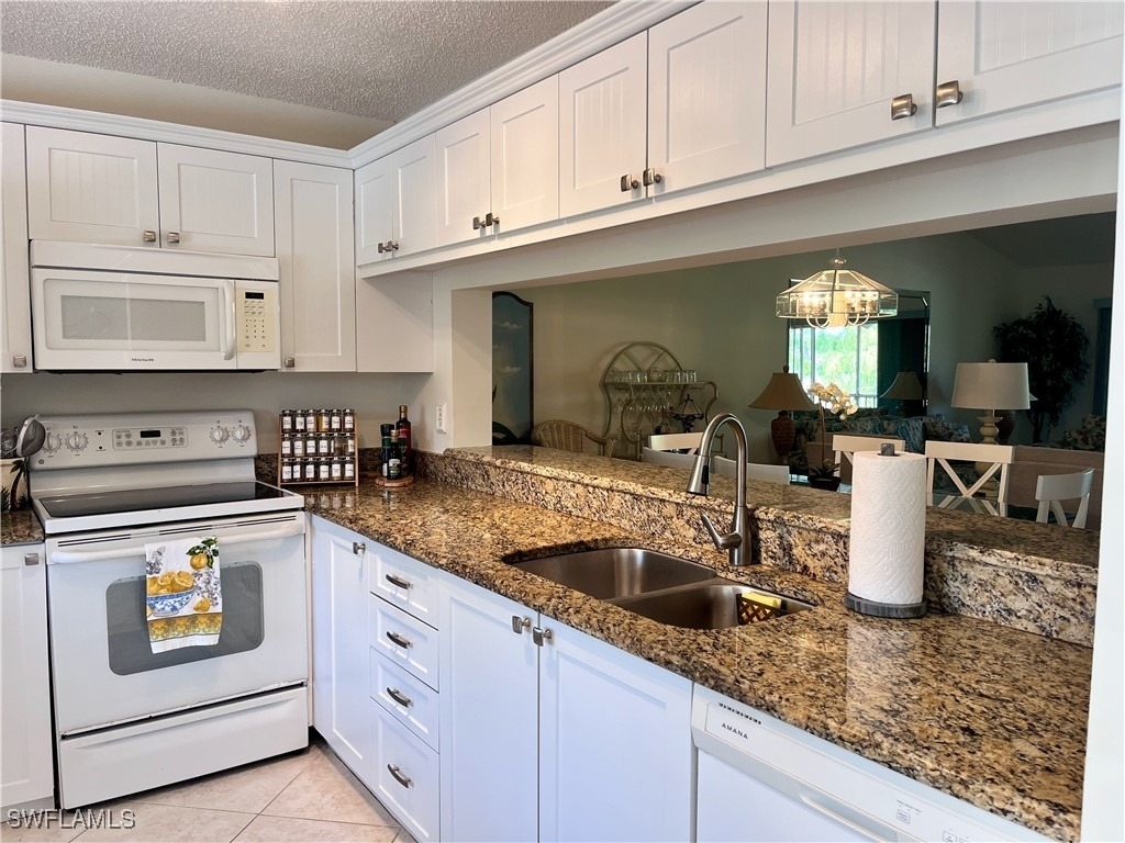 3685 Amberly Circle W - Photo 2