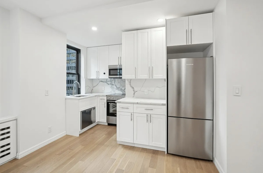 160 East 48th Street, Unit 6e-3 - Photo 1