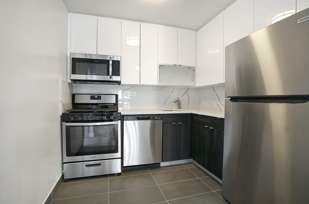 200 East 33rd Street, Unit 26g - Photo 3
