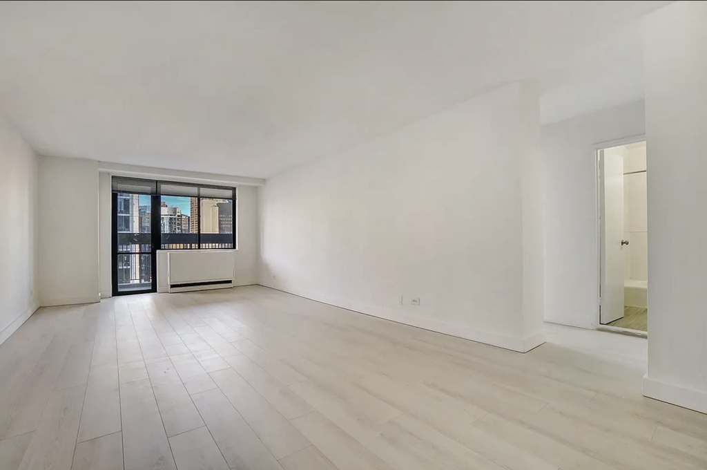 200 East 33rd Street, Unit 26g - Photo 0
