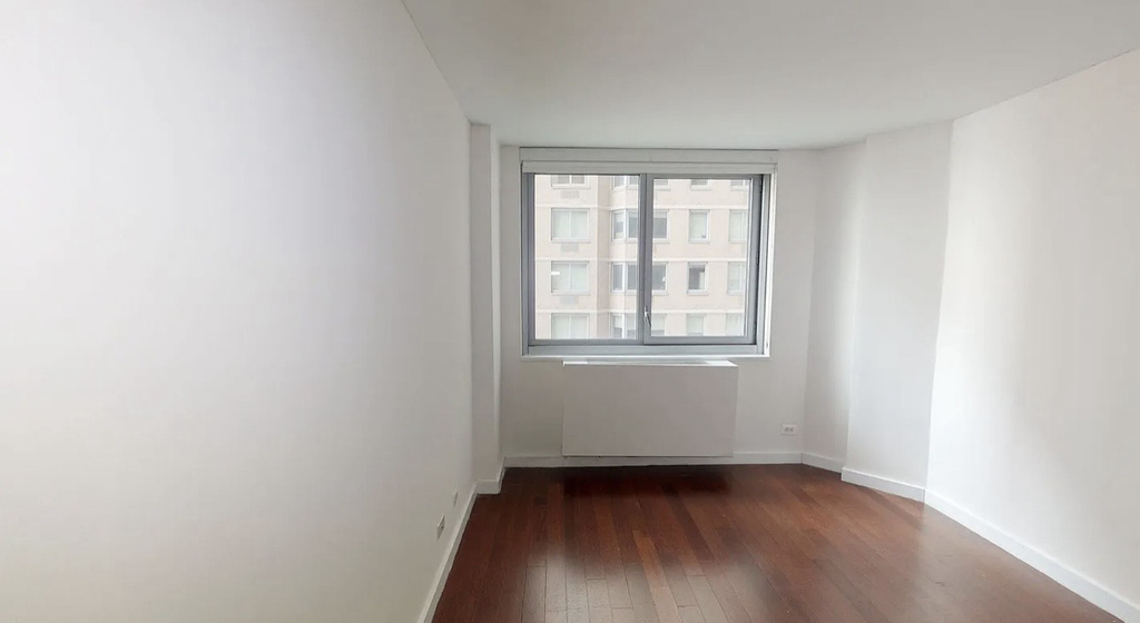 401 East 34th Street, Unit N10l - Photo 2