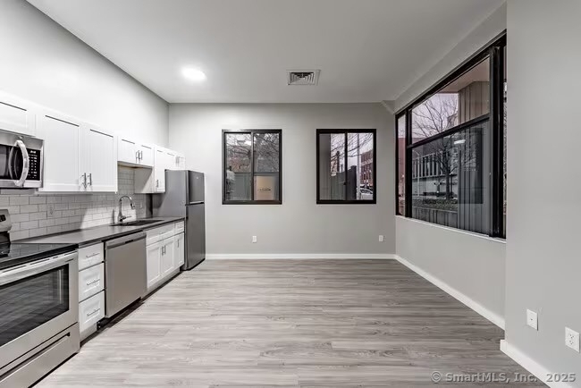 333 State Street - Photo 10