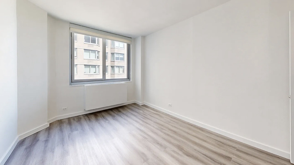 401 East 34th Street, Unit S23j - Photo 2