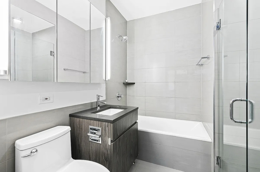 150 East 57th Street, Unit 18c - Photo 1