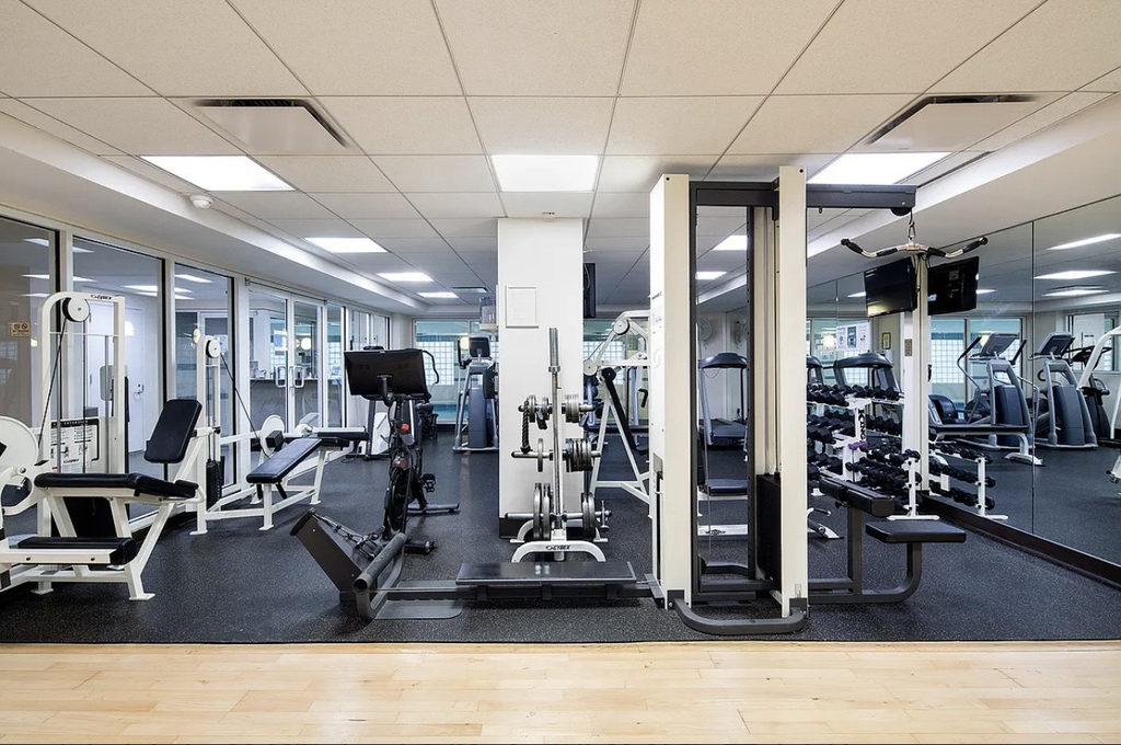 150 East 57th Street, Unit 18c - Photo 4