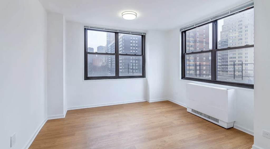 240 East 27th Street, Unit 19b - Photo 2