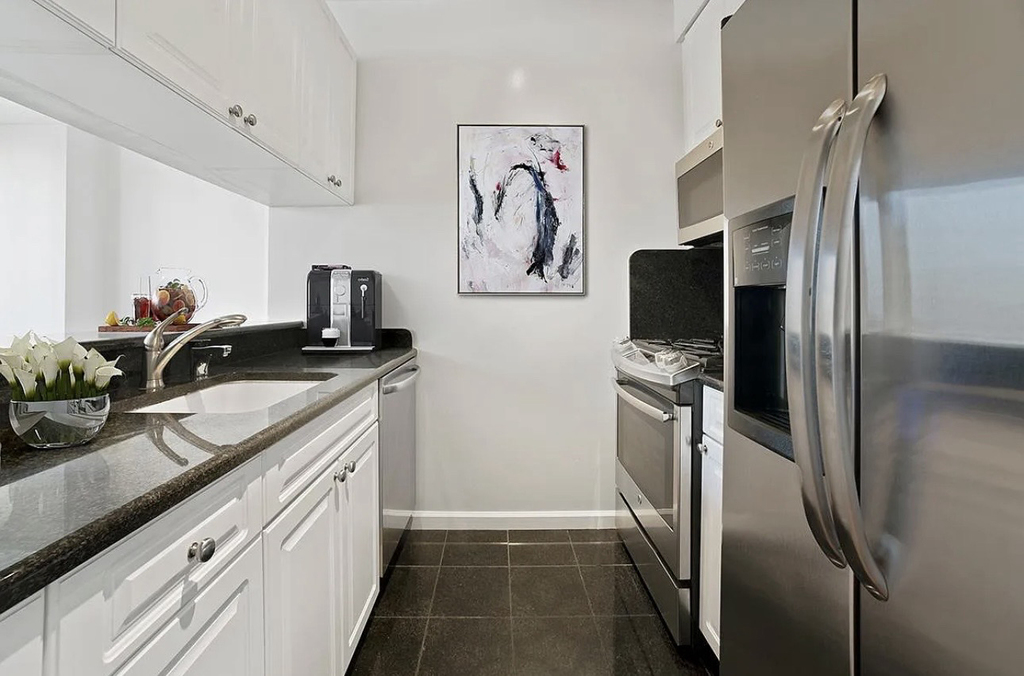 240 East 39th Street, Unit 17f - Photo 1
