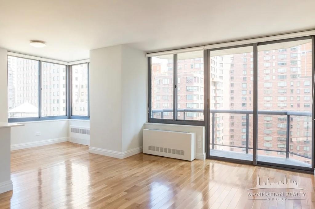 W 48th St - Photo 1