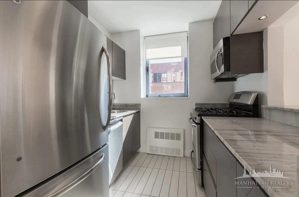 W 48th St - Photo 0
