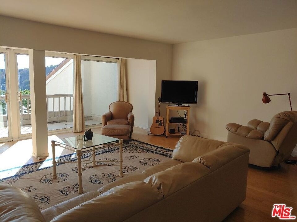 23918 De Ville Way - Photo 3