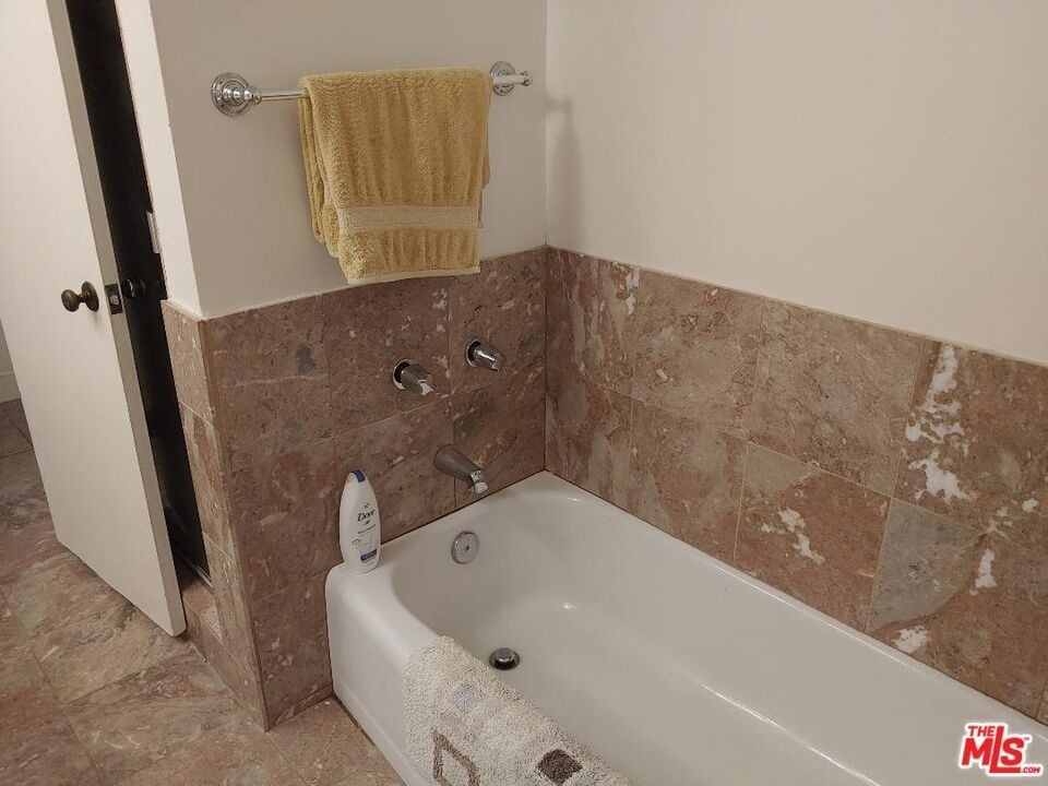 23918 De Ville Way - Photo 30