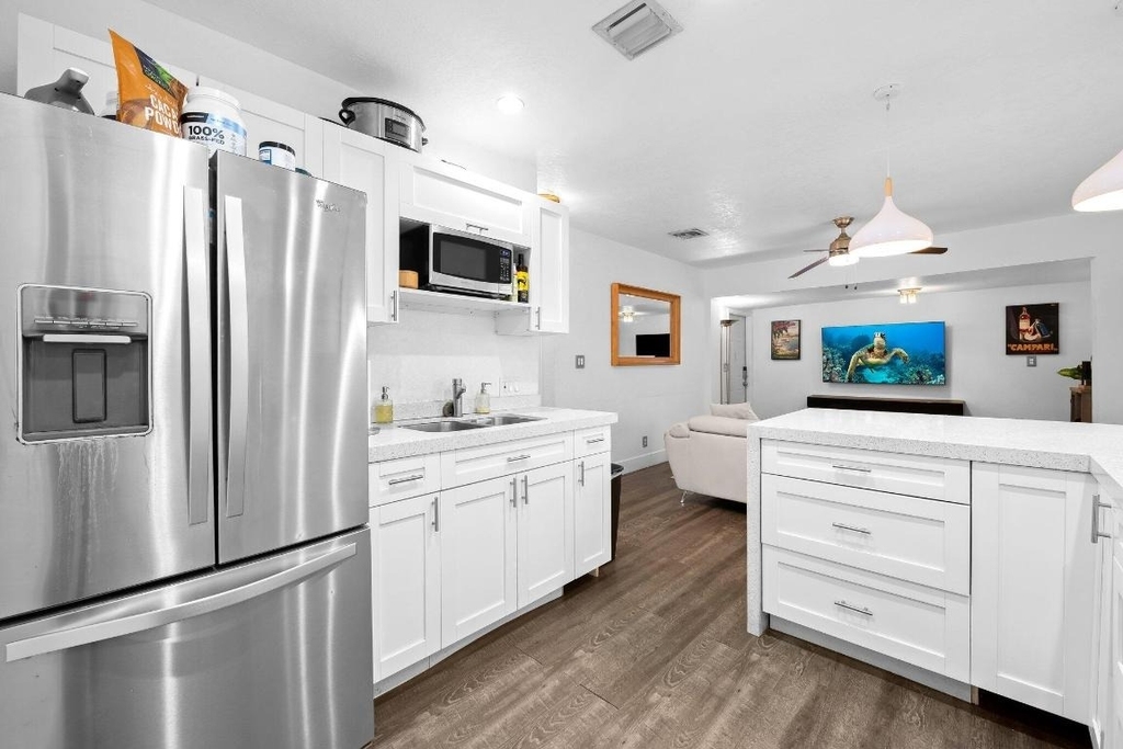 1140 Sw 9th Avenue - Photo 1
