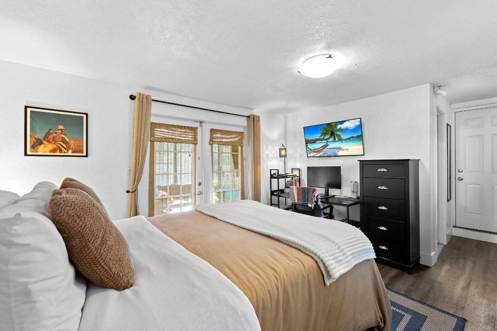1140 Sw 9th Avenue - Photo 4