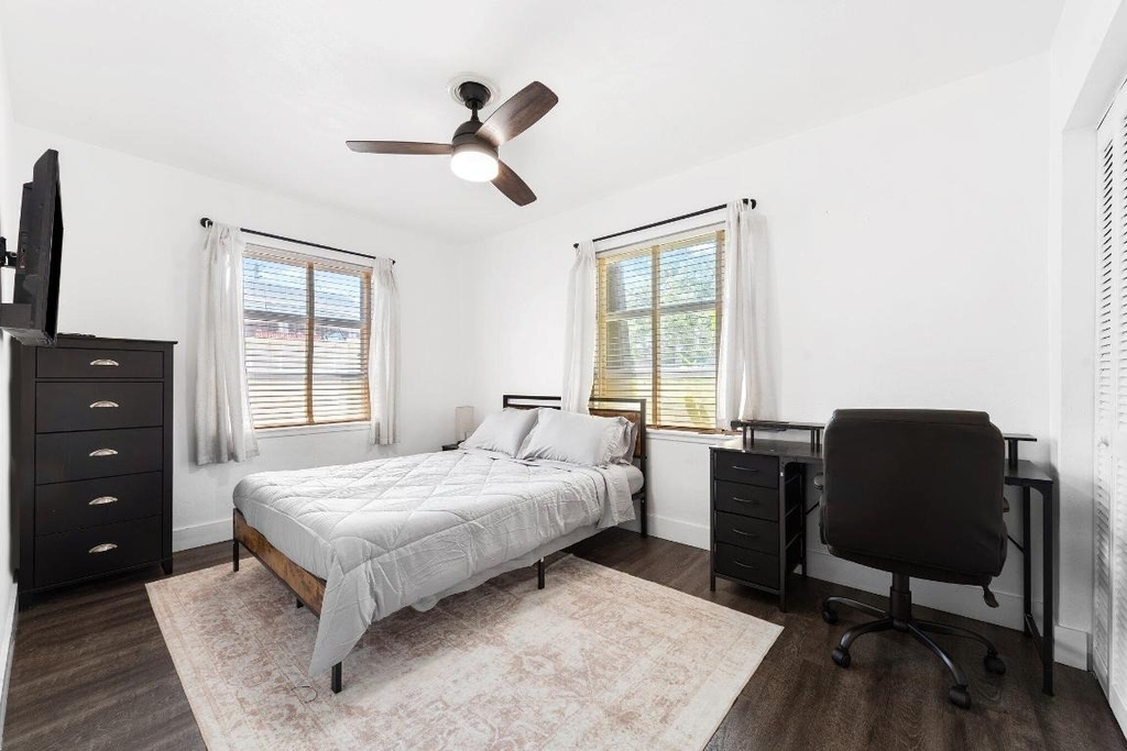 1140 Sw 9th Avenue - Photo 9