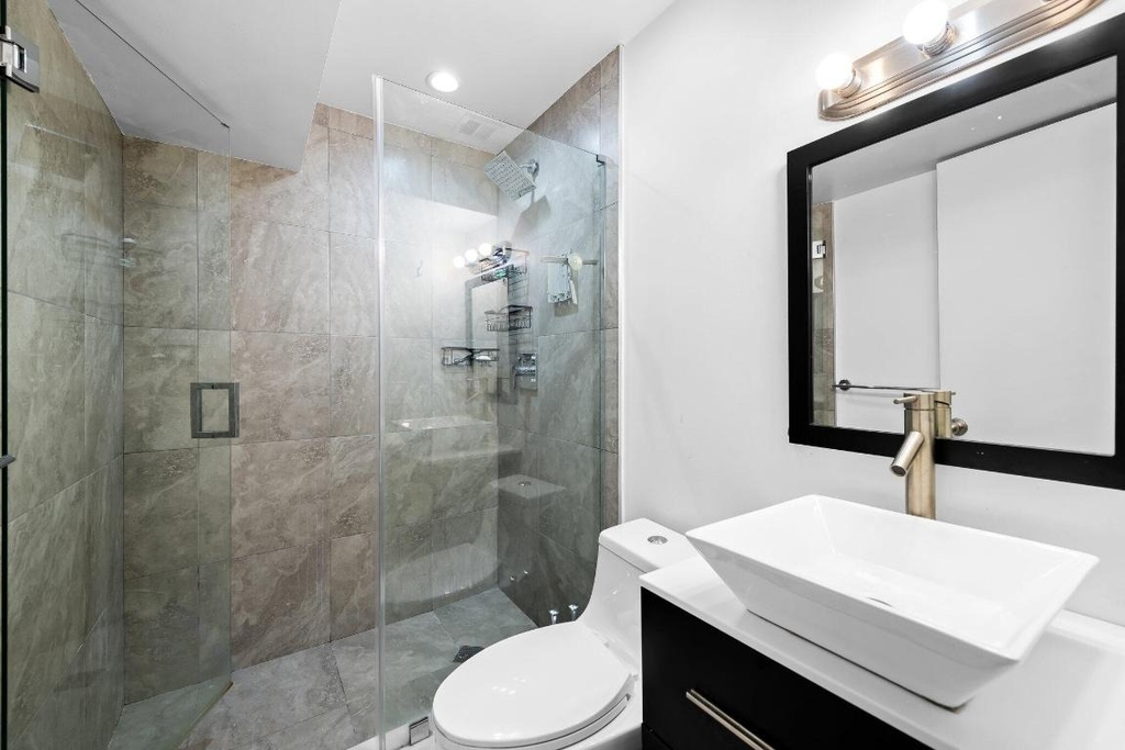 1140 Sw 9th Avenue - Photo 6