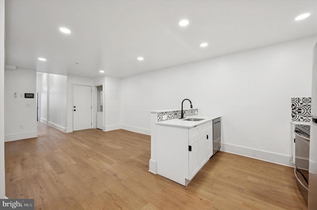 1637 W Girard Avenue - Photo 8