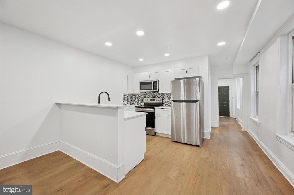 1637 W Girard Avenue - Photo 7
