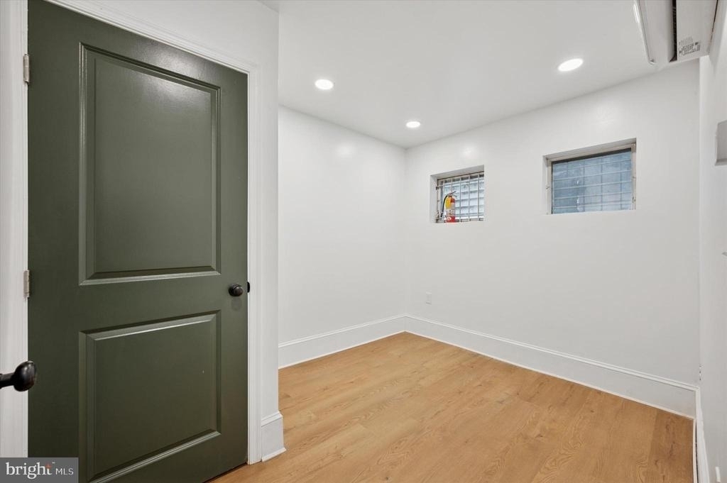 1637 W Girard Avenue - Photo 9