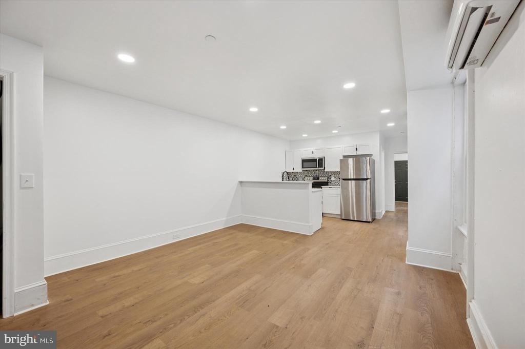 1637 W Girard Avenue - Photo 0
