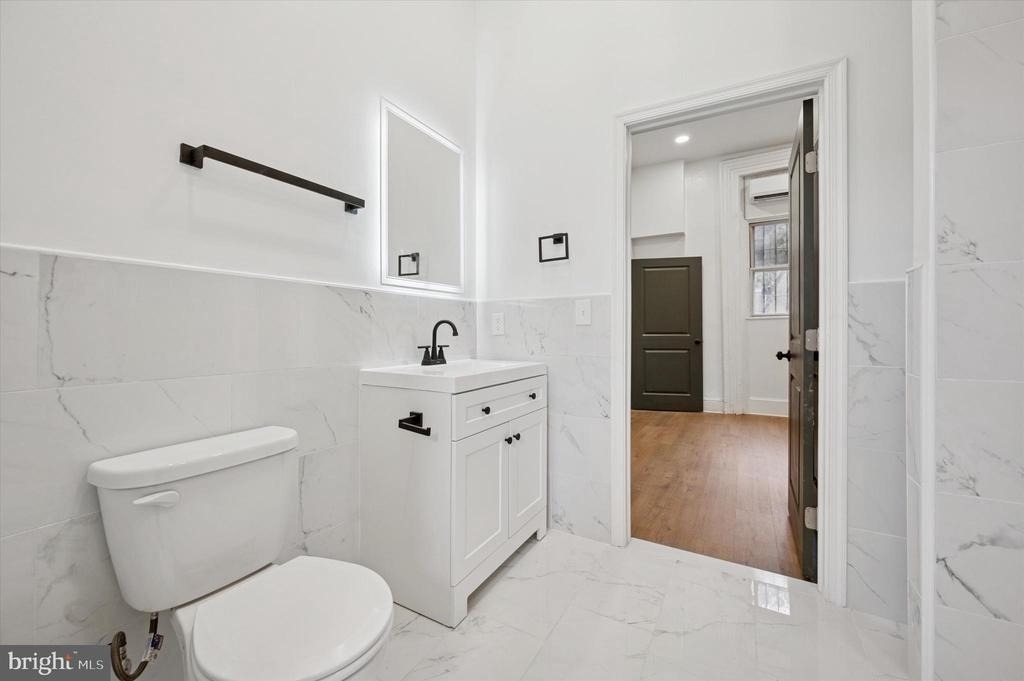 1637 W Girard Avenue - Photo 2