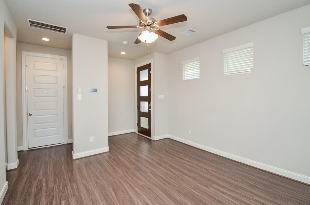 9821 Prairie Garden Lane - Photo 10