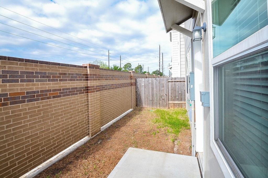 9821 Prairie Garden Lane - Photo 36