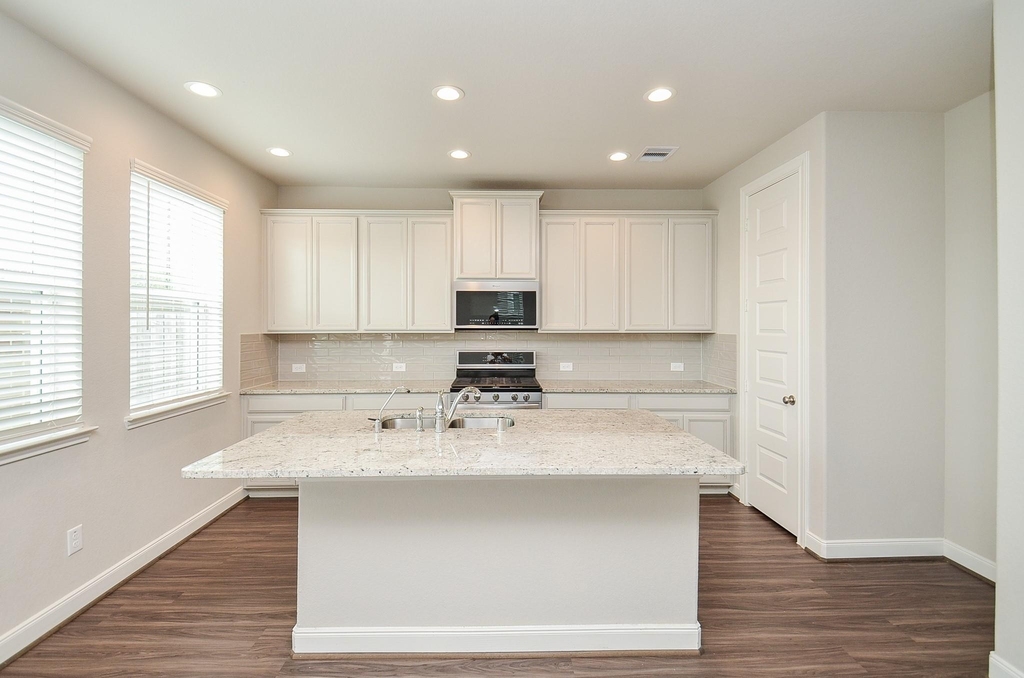 9821 Prairie Garden Lane - Photo 15