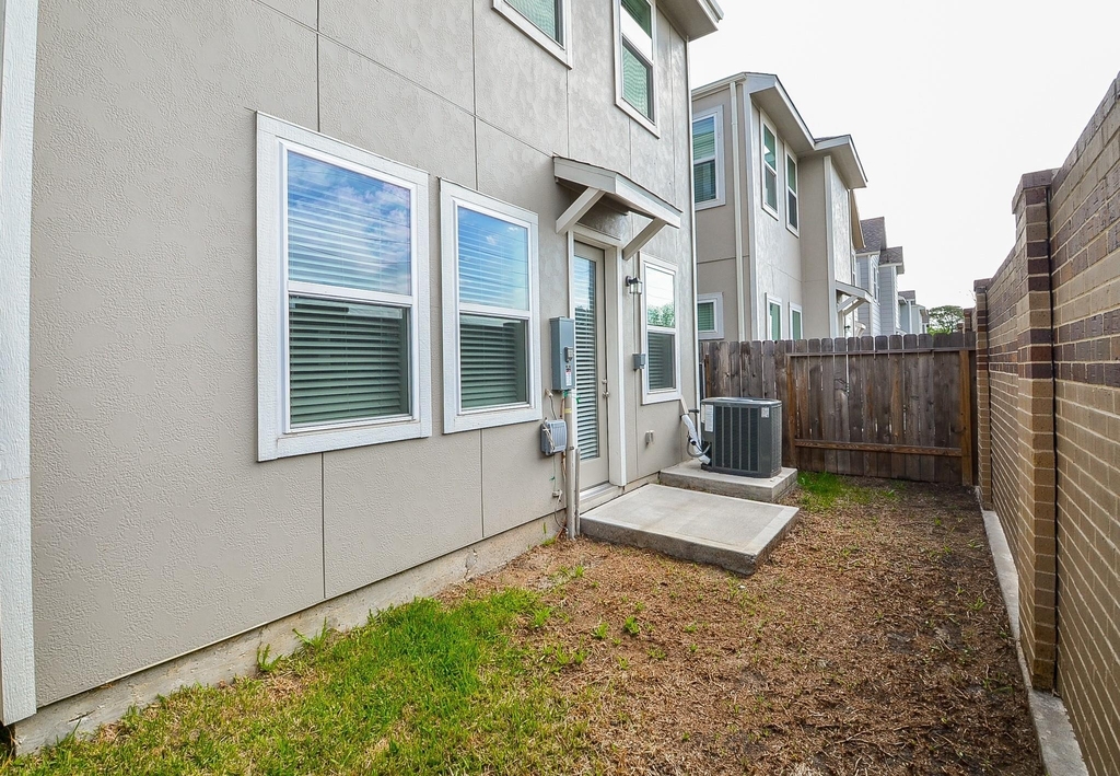 9821 Prairie Garden Lane - Photo 37