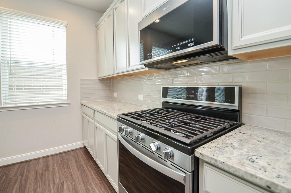9821 Prairie Garden Lane - Photo 19