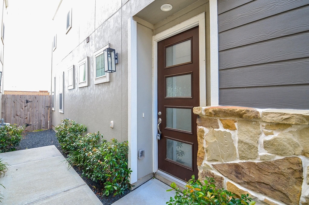 9821 Prairie Garden Lane - Photo 3