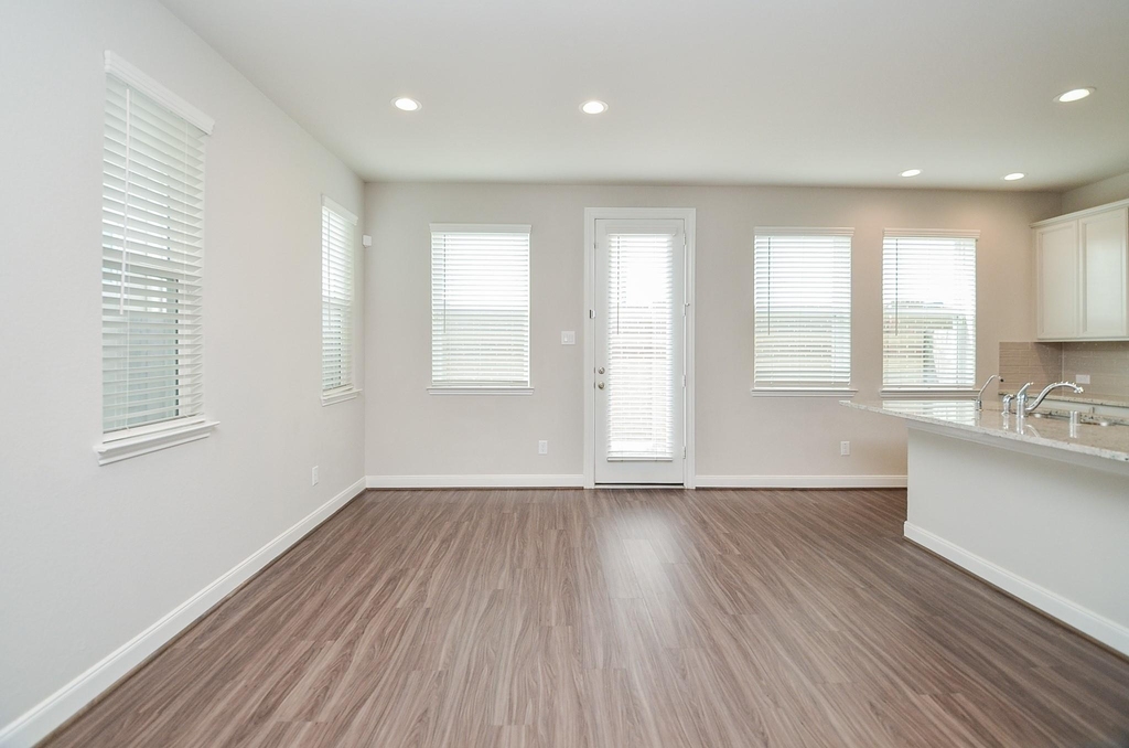 9821 Prairie Garden Lane - Photo 13
