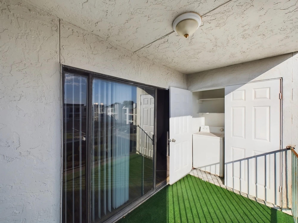 2824 S Bartell Drive - Photo 11
