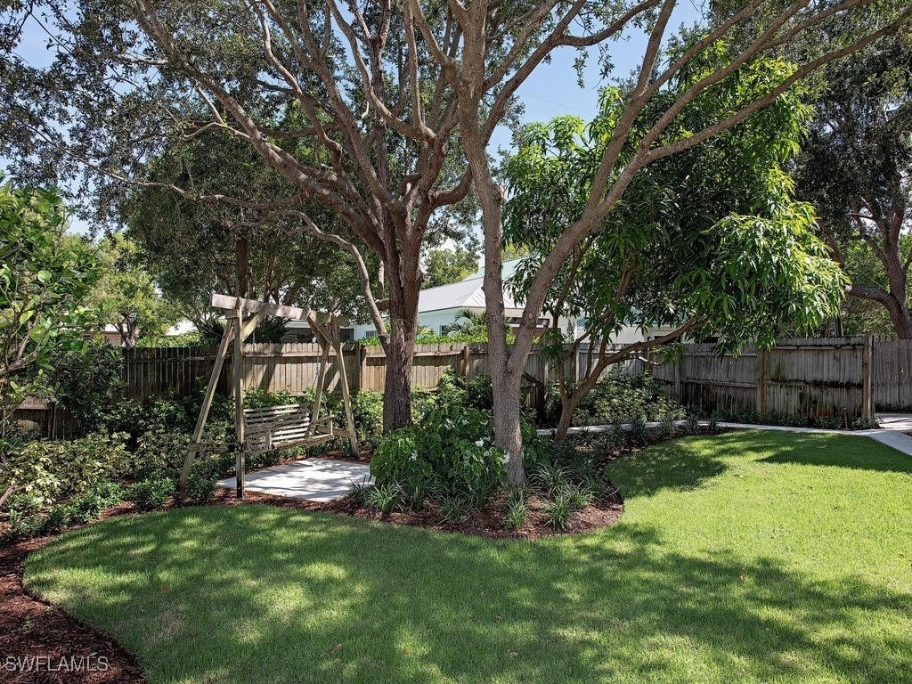 431 1st Avenue N - Photo 1