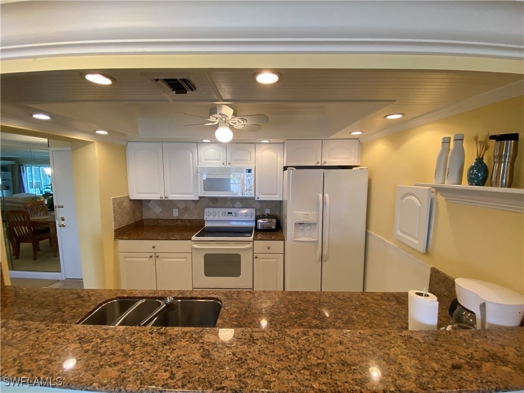 555 Park Shore Drive - Photo 16
