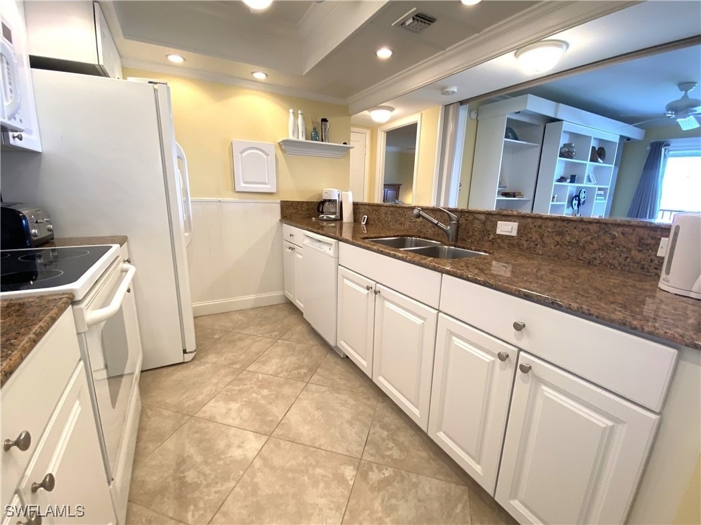 555 Park Shore Drive - Photo 5