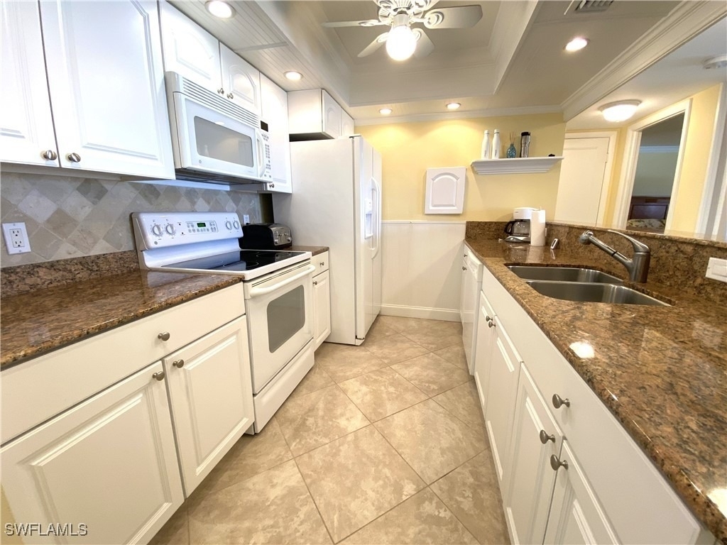 555 Park Shore Drive - Photo 4