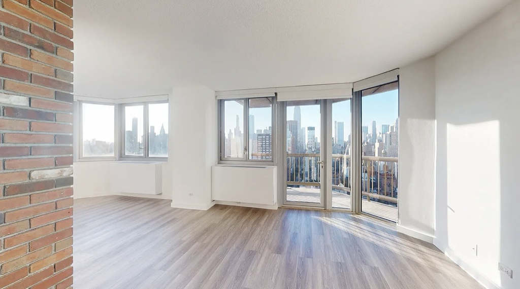401 East 34th Street, Unit S33c - Photo 3