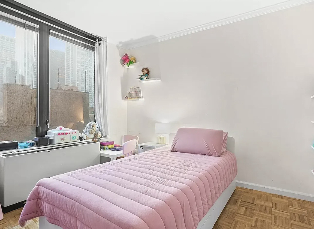 150 East 57th Street, Unit 22e - Photo 3