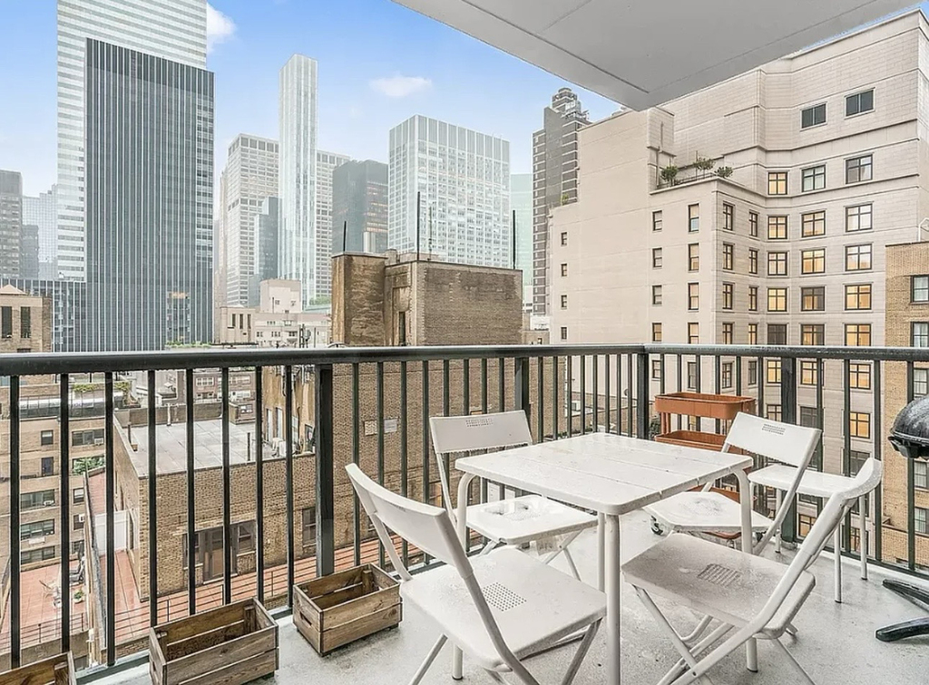 150 East 57th Street, Unit 22e - Photo 4