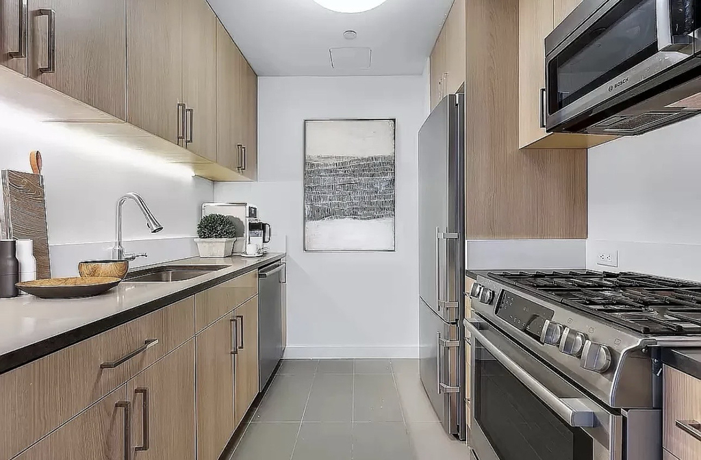 200-210 East 39th Street, Unit 15a - Photo 1