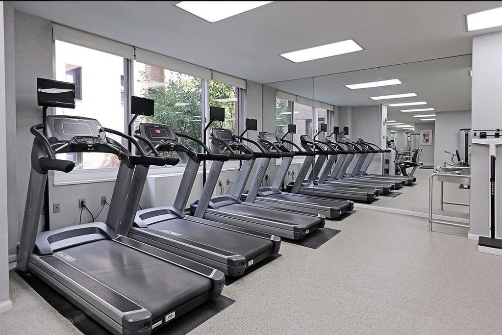 240 East 39th Street, Unit 7e - Photo 2